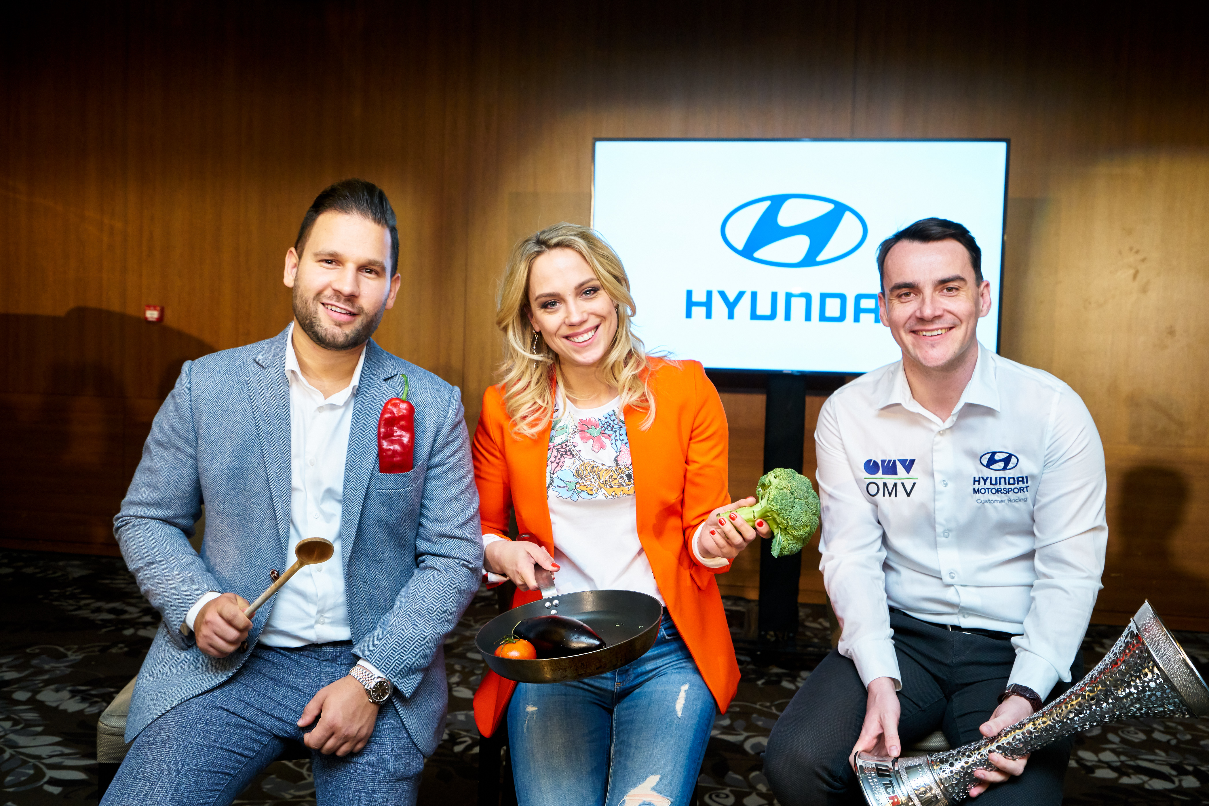 Rácz Jenő, Lékai-Kiss Ramóna és Michelisz Norbert, a Hyundai márkanagykövetei.<br />Fotó: Hyundai Holding Hungary Kft.<br /><br />