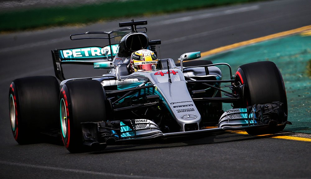 F1 - KETTŐS MERCEDES-GYŐZELEM AZ ÚJ ÉRA ELSŐ SZABADEDZÉSÉN