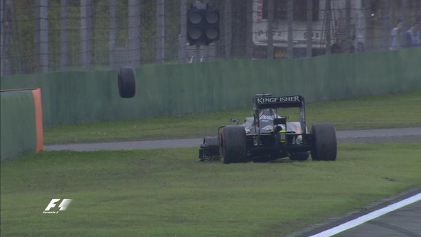 F1 - RAJTBÜNTETÉST KAPOTT NICO HÜLKENBERG A LEREPÜLŐ KERÉK MIATT