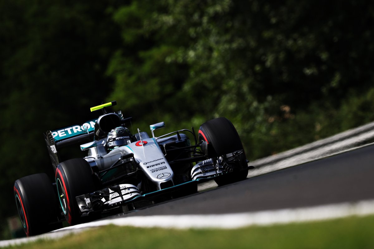 F1 - ROSBERG-GYŐZELEM, HAMILTON-KICSÚSZÁS A MÁSODIK EDZÉSEN