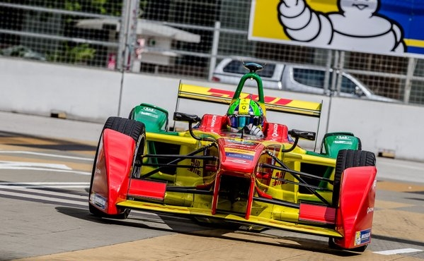 FORMULA E - DI GRASSI NYERTE A FLÚGOS FUTAMOT MALAJZIÁBAN!