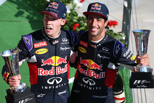 F1 - MARAD JÖVŐRE A RED BULLNÁL KVYAT ÉS RICCIARDO, DE MONZÁBAN BÜNTETÉS VÁR RÁJUK