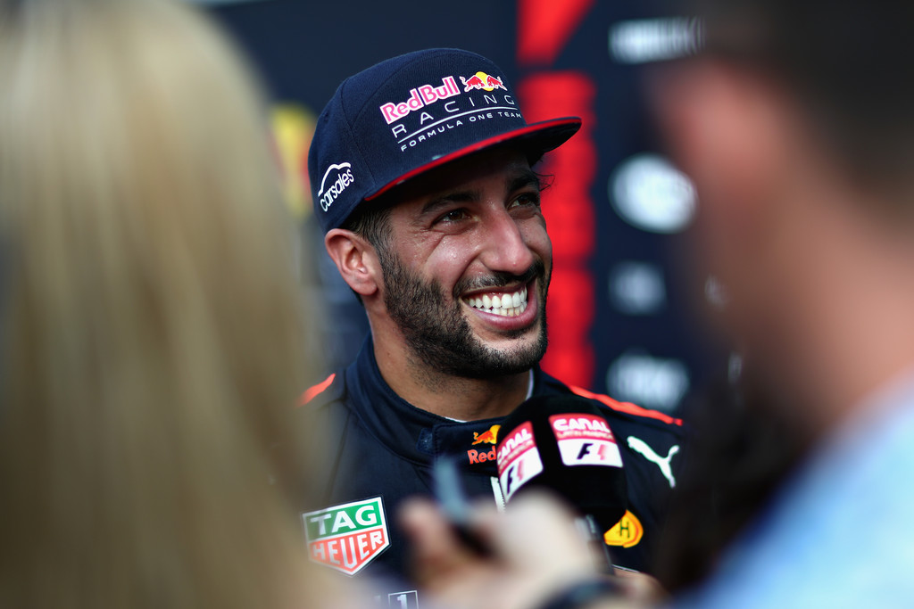 F1 - RICCIARDO NYERTE A FLÚGOS AZERI FUTAMOT BOTTAS ÉS STROLL ELŐTT!