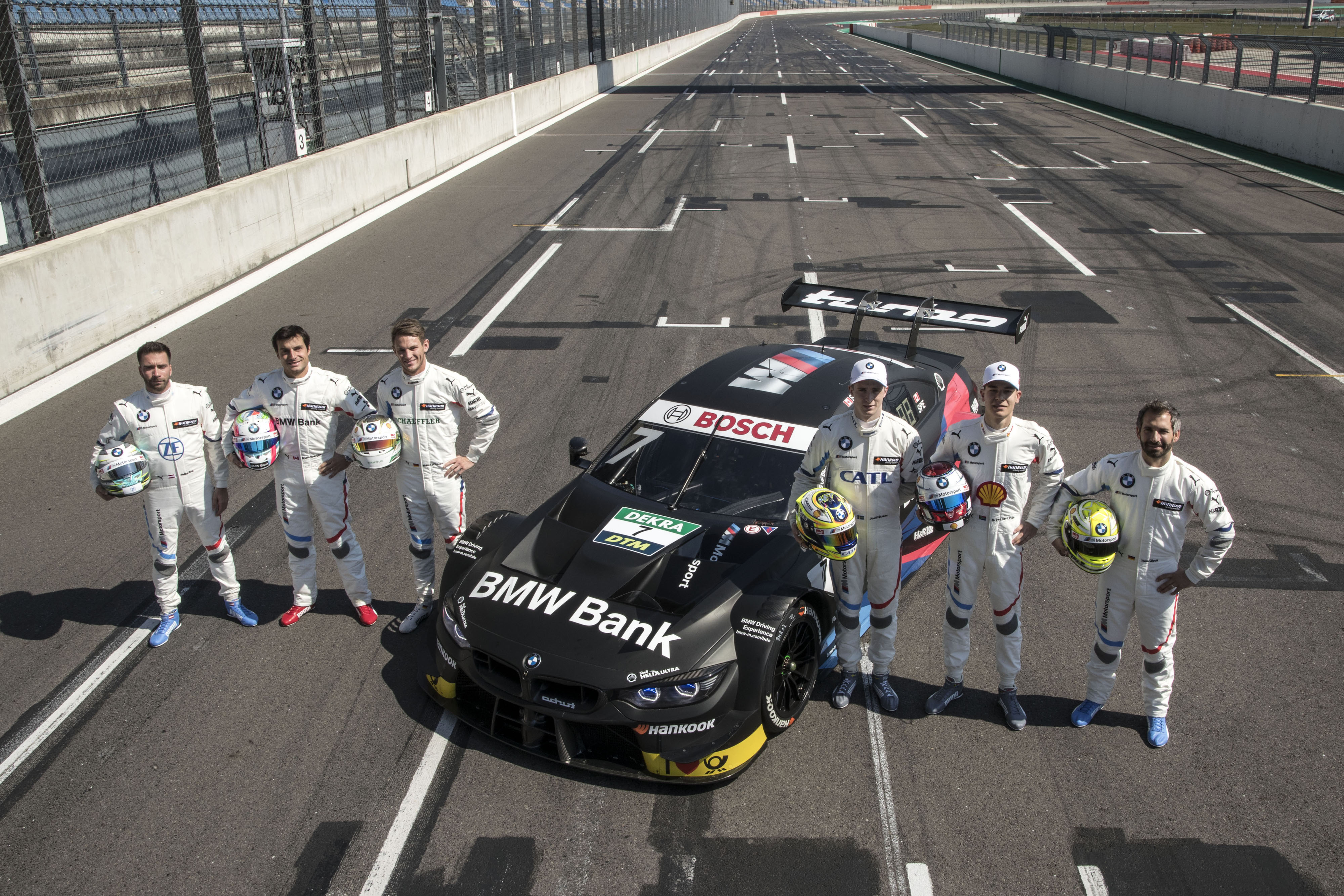 BMW<br />• BMW Motorsport Team RBM: Philipp Eng (#25, osztrák), Sheldon van der Linde (#31, dél-afrikai), Joel Eriksson (#47, svéd)<br />• BMW Motorsport Team RMG: Bruno Spengler (#7, kanadai), Marco Wittmann (#11, német), Timo Glock (#16, német)