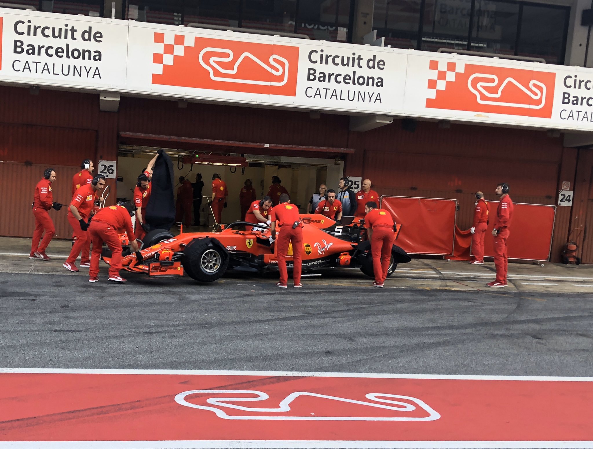 F1: Élcsapatokkal tesztelt a Pirelli Barcelonában