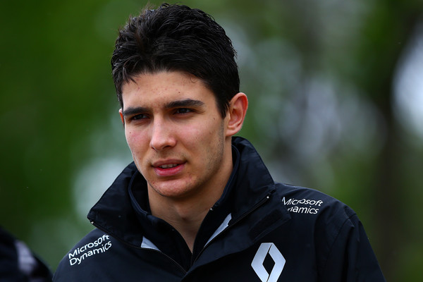 F1 - OCON AUTÓBA ÜLHET AZ ELSŐ EDZÉSEN SILVERSTONE-BAN!