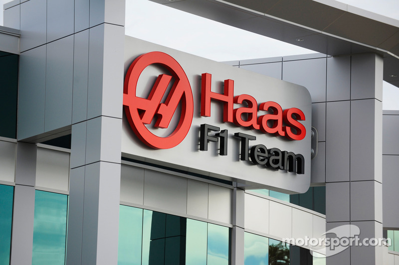 f1-a-visit-with-gene-haas-haas-f1-team-2014-the-haas-f1-team-headquarters-in-kannapolis-n_4.jpg