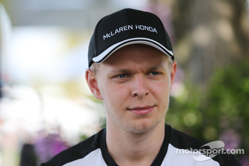 F1 - E-MAILBEN, SZÜLETÉSNAPJÁN TETTE KI A MCLAREN MAGNUSSEN SZŰRÉT