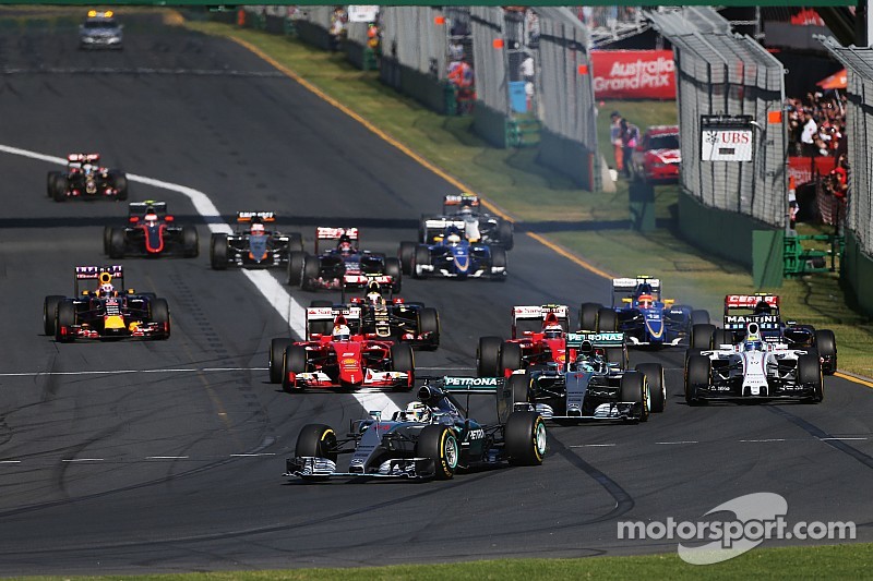 f1-australian-gp-2015-lewis-hamilton-mercedes-amg-f1-w06-leads-at-the-start-of-the-race.jpg