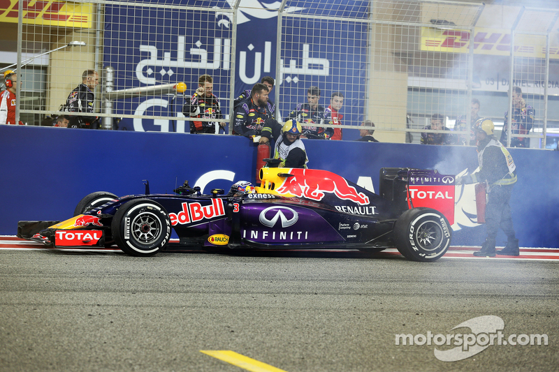 f1-bahrain-gp-2015-daniel-ricciardo-red-bull-racing-rb11-stops-at-the-end-of-the-race-with.jpg