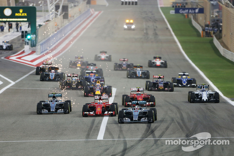 f1-bahrain-gp-2015-lewis-hamilton-mercedes-amg-f1-w06-leads-at-the-start-of-the-race.jpg