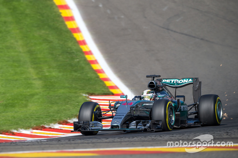 f1-belgian-gp-2015-lewis-hamilton-mercedes-amg-f1-w06-sends-sparks-flying.jpg