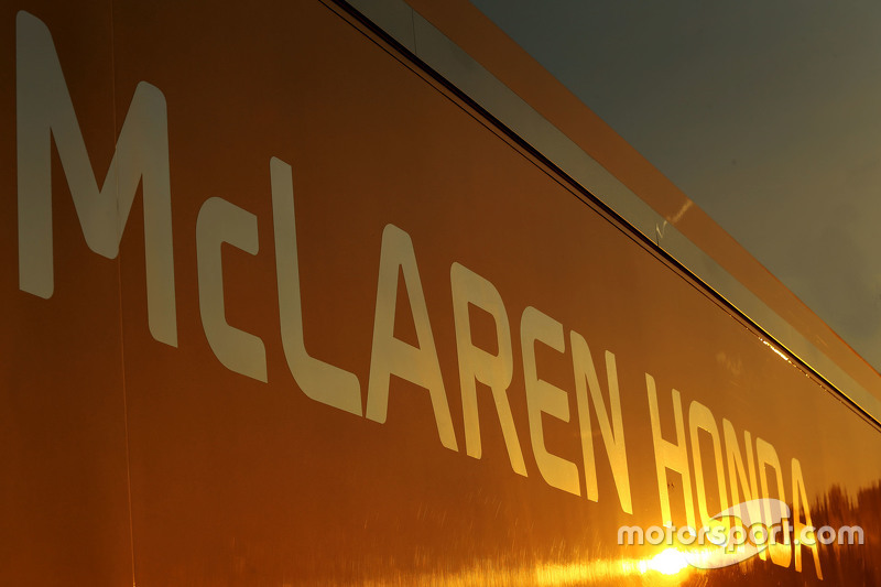 F1 - ÚJABB MOTORCSERÉK A MCLAREN-HONDÁNÁL