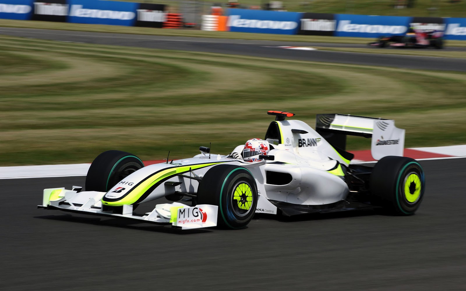 F1: Világbajnoki autóját vezetheti Jenson Button