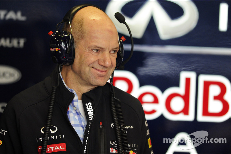 F1 - NEWEY AZ LMP1 FELÉ KACSINTGAT, DE EGYELŐRE A RED BULL KÖTELÉKÉBEN MARAD