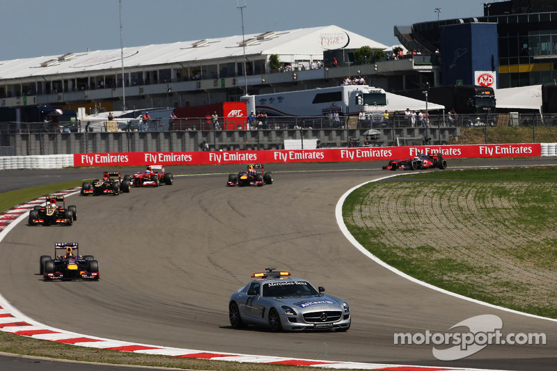 f1-german-gp-2013-sebastian-vettel-red-bull-racing-rb9-leads-behind-the-fia-safety-car.jpg