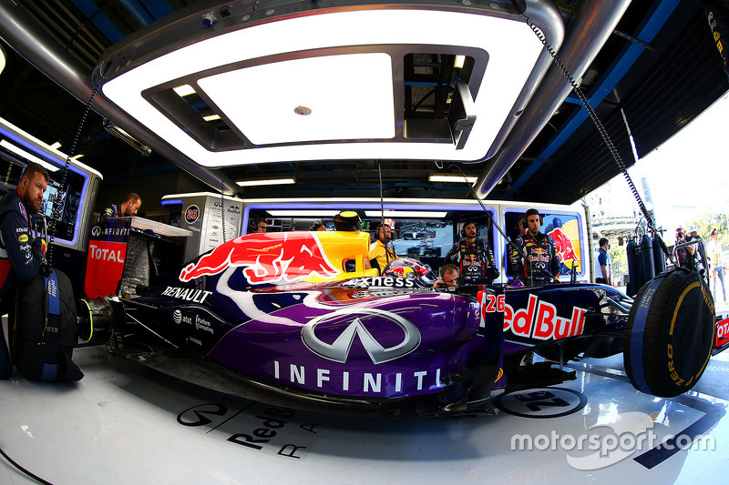 F1 - HIVATALOS: SZAKÍTOTT A RED BULL AZ INFINITIVEL