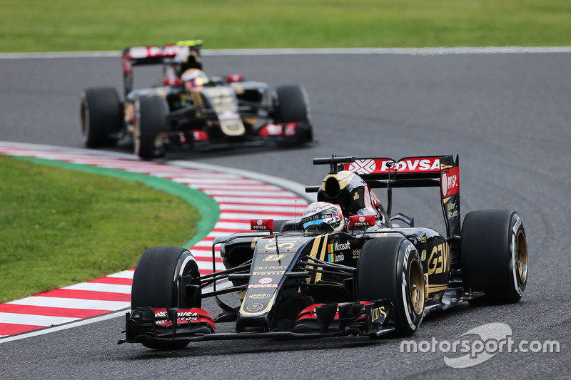 f1-japanese-gp-2015-romain-grosjean-lotus-f1-e23-leads-team-mate-pastor-maldonado-lotus-f1.jpg