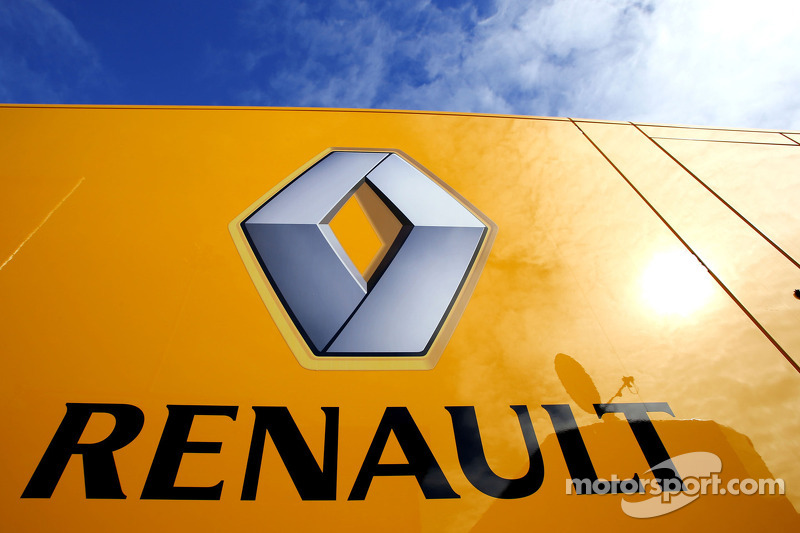 f1-jerez-january-testing-2014-renault-sport-truck.jpg