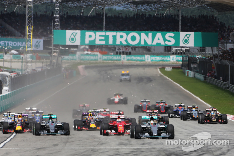 f1-malaysian-gp-2015-lewis-hamilton-mercedes-amg-f1-w06-leads-at-the-start-of-the-race.jpg