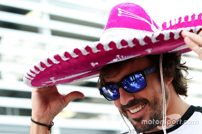 f1-mexican-gp-2015-fernando-alonso-mclaren-wearing-a-sombrero.jpg