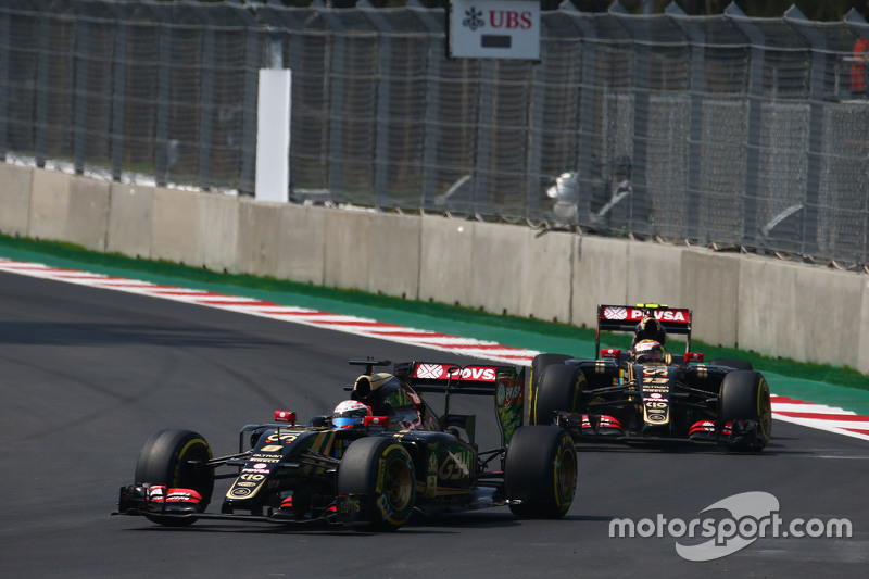 f1-mexican-gp-2015-romain-grosjean-lotus-f1-e23-leads-team-mate-pastor-maldonado-lotus-f1.jpg