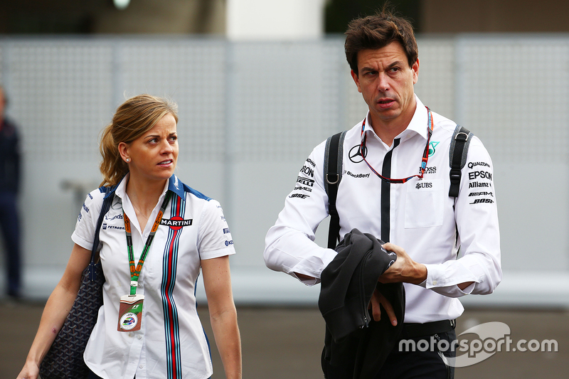 f1-mexican-gp-2015-susie-wolff-williams-development-driver-with-her-husband-toto-wolff-mer.jpg