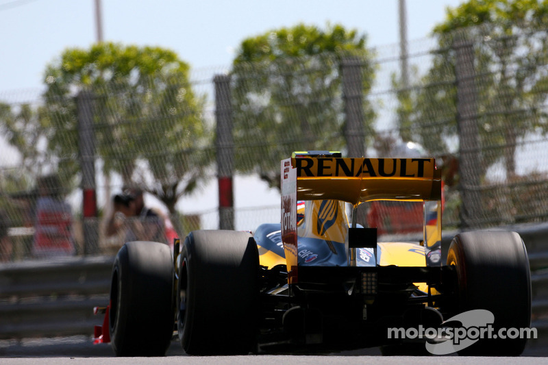 f1-monaco-gp-2010-vitaly-petrov-renault-f1-team.jpg