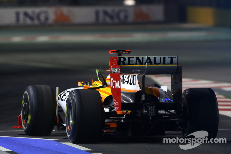 f1-singapore-gp-2009-fernando-alonso-renault-f1-team_1.jpg