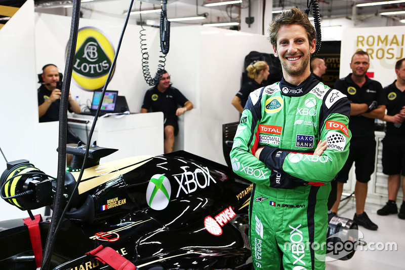 f1-singapore-gp-2015-romain-grosjean-lotus-f1-team-in-xbox-overalls.jpg