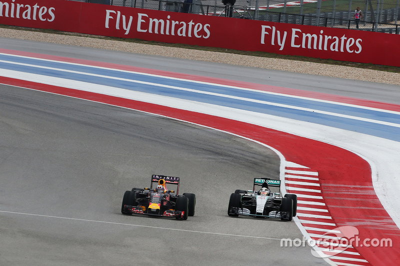 F1 - A MERCEDES SZÚRT KI A RED BULL-LAL?!