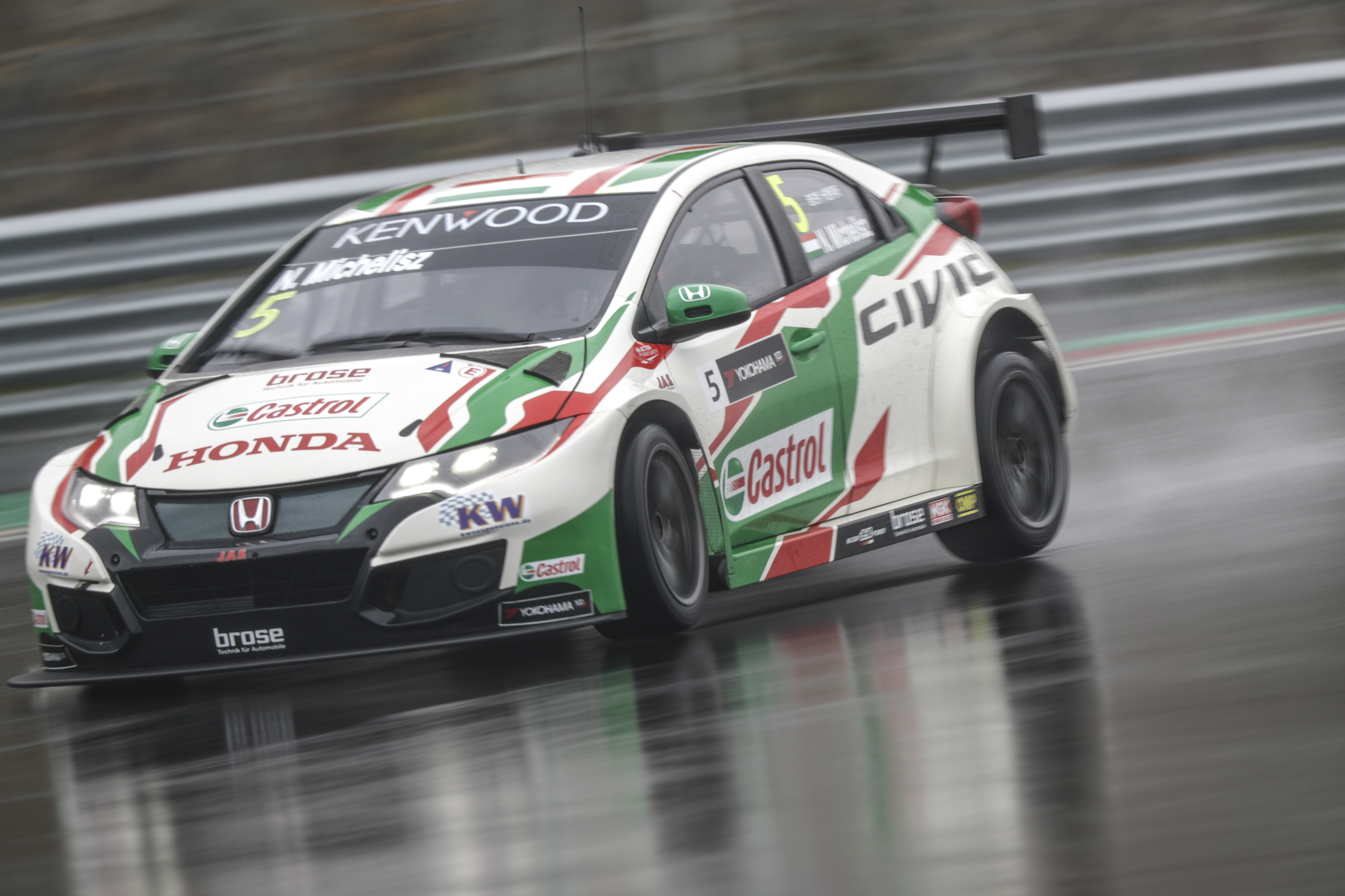 WTCC - EDZÉSELSŐSÉGGEL KEZDTE A HÉTVÉGÉT MICHELISZ MOTEGIBEN