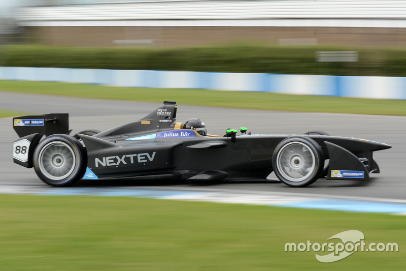 formula-e-donington-august-test-2015-oliver-turvey-nextev-tcr-formula-e-team.jpg