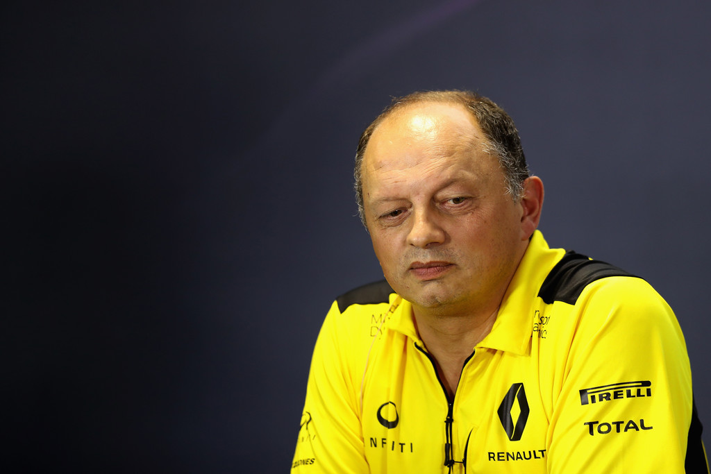 F1-  AZONNALI HATÁLLYAL TÁVOZIK POSZTJÁRÓL A RENAULT CSAPATFŐNÖKE