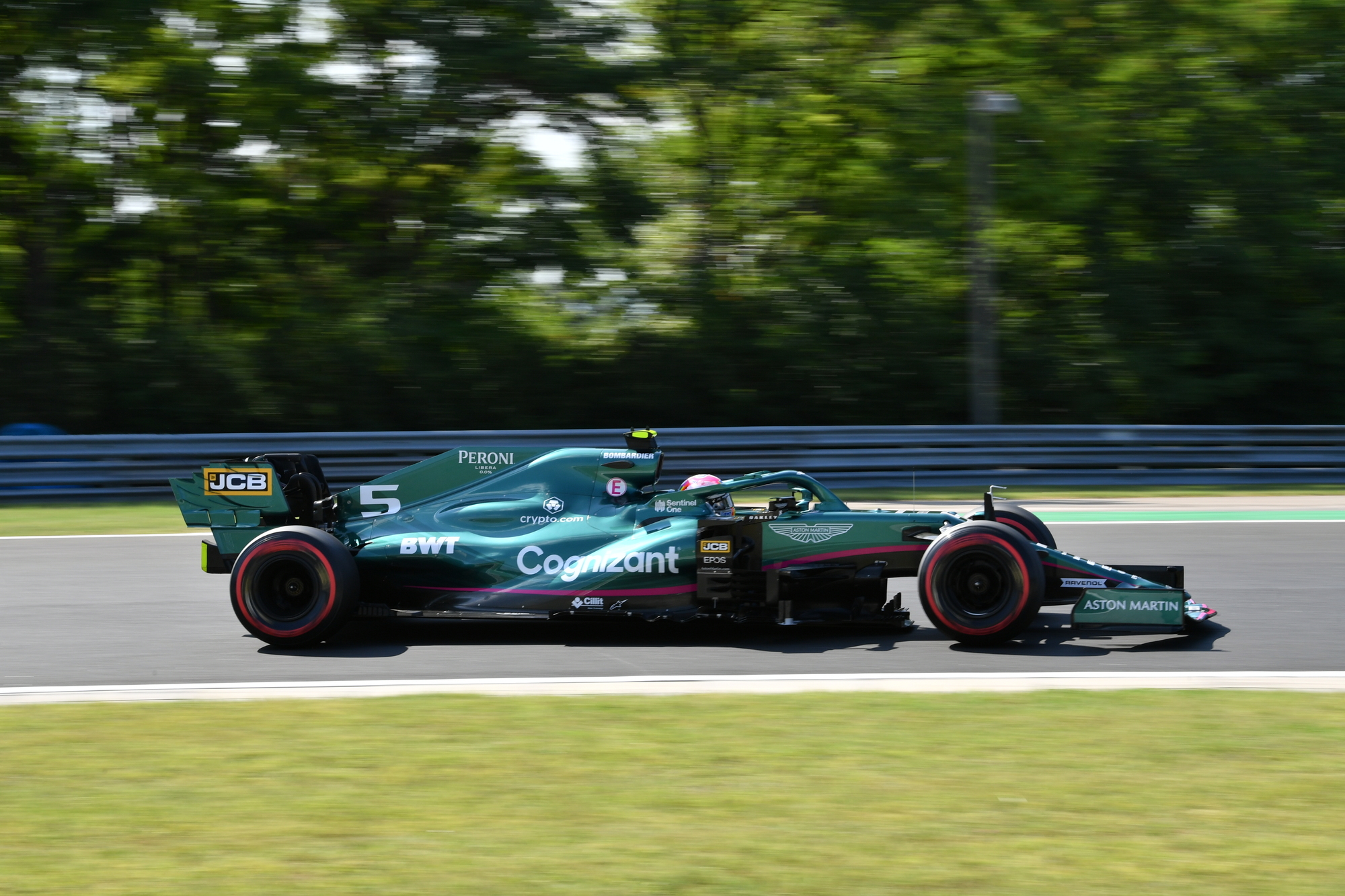 F1: Lesöpörték az Aston Martin fellebbezését, hivatalos Vettel kizárása