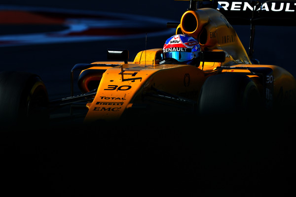 F1 - A RENAULT A BARCELONAI TESZTEN BEVETI AZ ÚJ MOTORJÁT