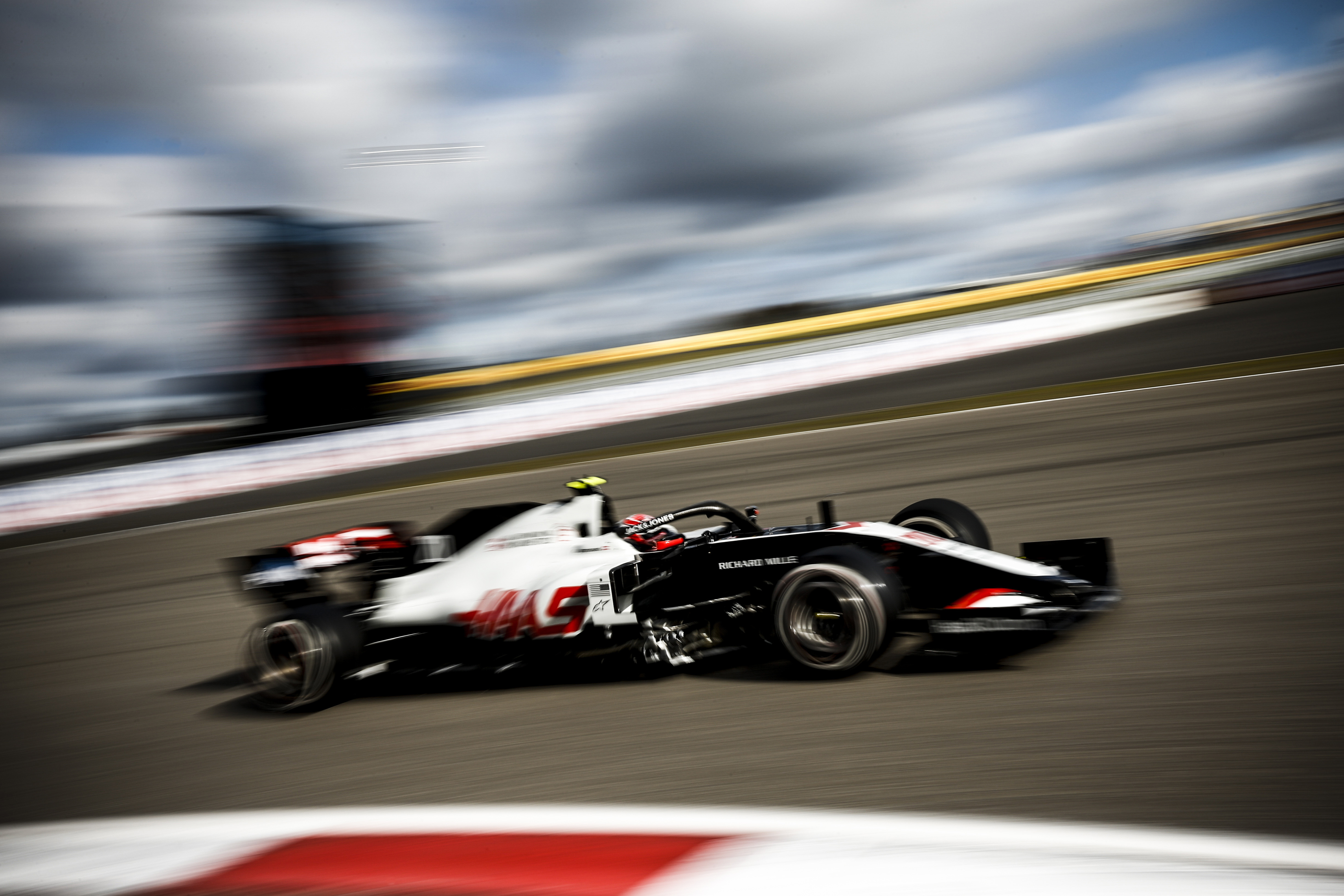 F1: Megvan, mikor jelenti be 2021-es versenyzőit a Haas