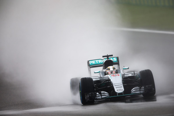 lewis_hamilton_f1_grand_prix_china_qualifying_pkawzn-4qkhl.jpg