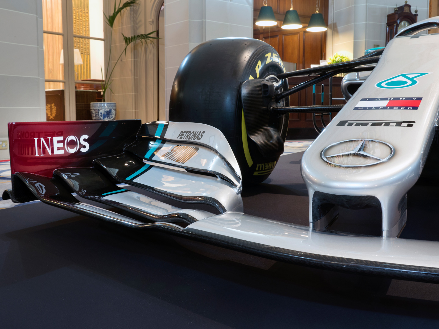 F1: Két pilótával pótolja Ocont a Mercedes