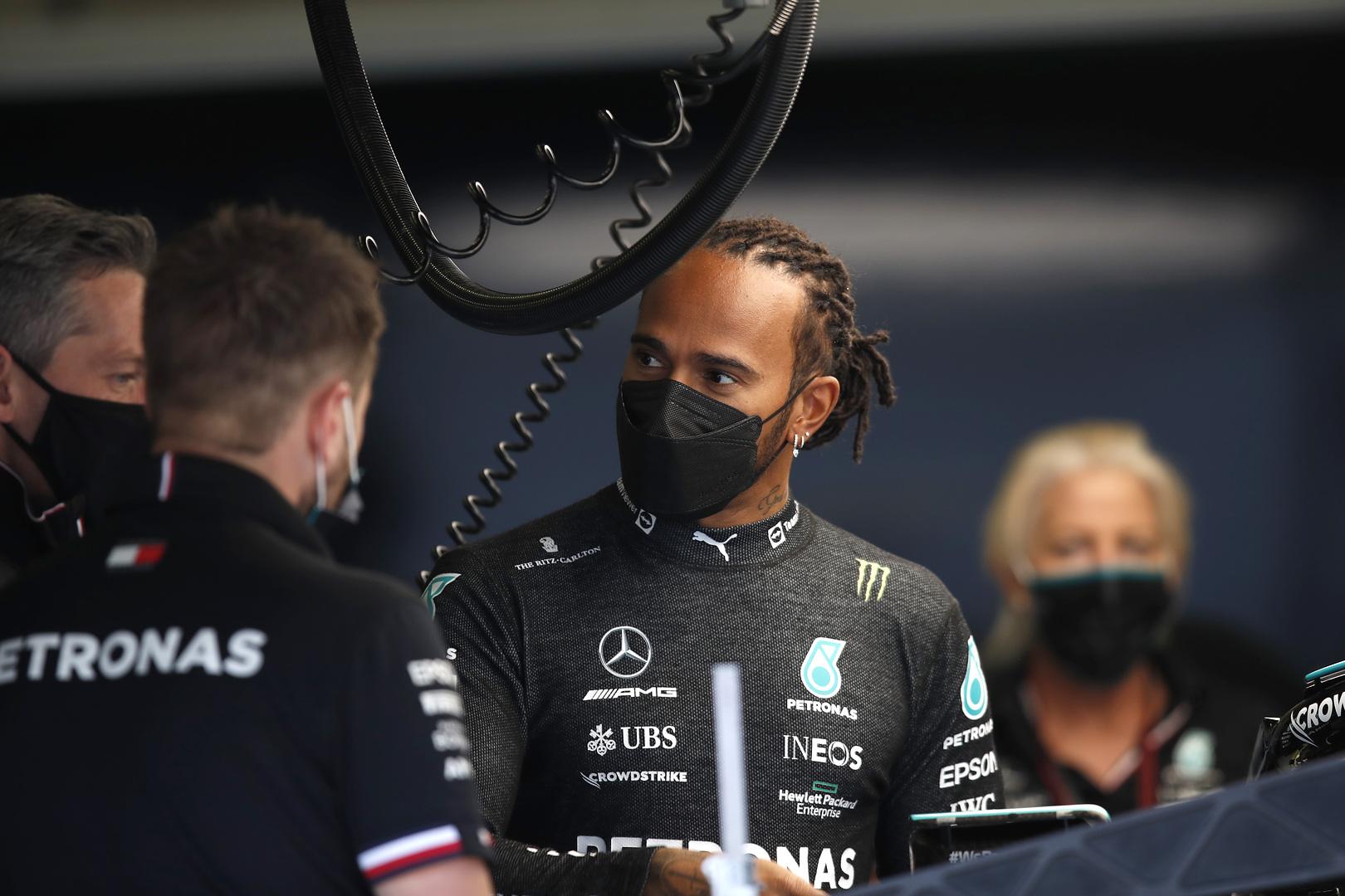F1: Motorcsere miatt Hamilton is rajtbüntetést kapott