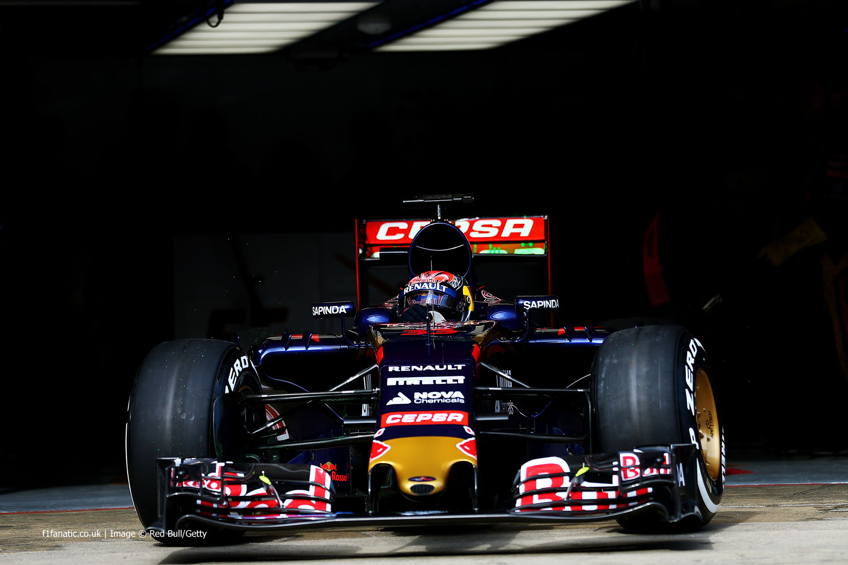 max-verstappen-toro-rosso-2015f1-testing-barcelona-7.jpg