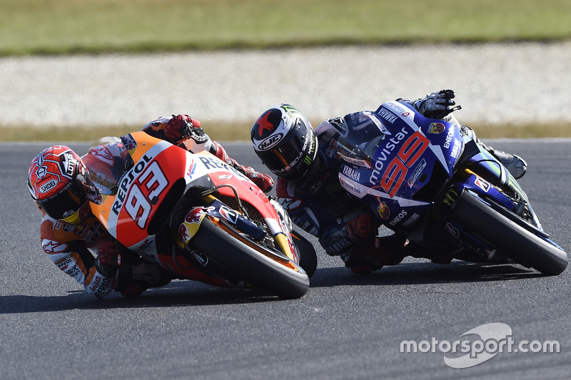 motogp-gp-d-australie-2015-marc-marquez-repsol-honda-team-depasse-jorge-lorenzo-yamaha-fac.jpg