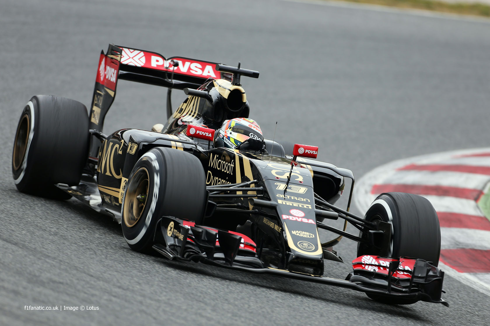 pastor-maldonado-lotus-2015-f1-tseting-barcelona-1.jpg