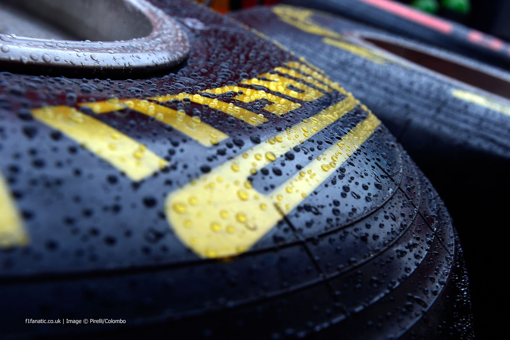 pirelli-tyre-2015-f1-testing-barcelona-p.jpg