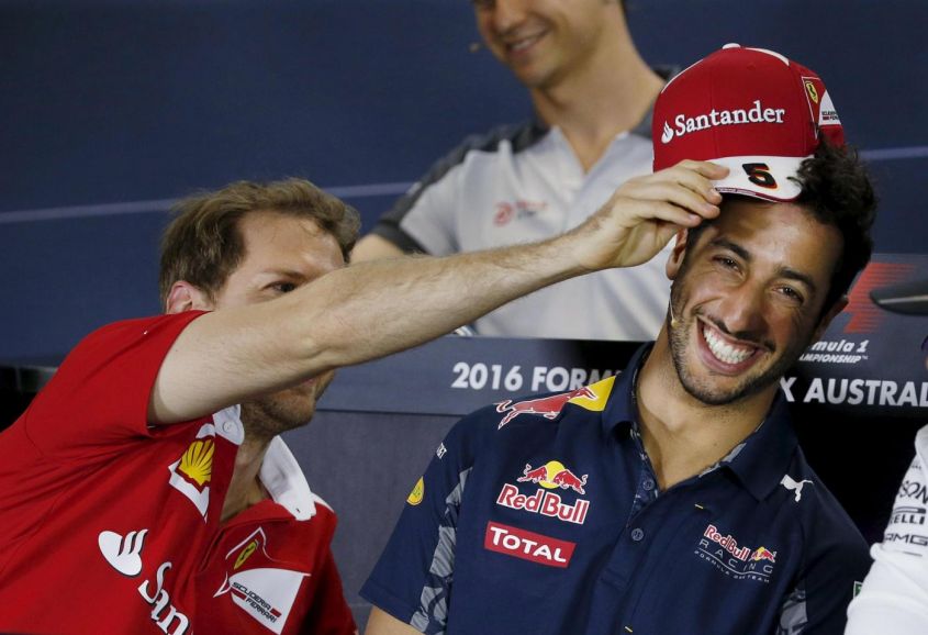 F1 - RICCIARDO TAGADJA A FERRARIS PLETYKÁKAT