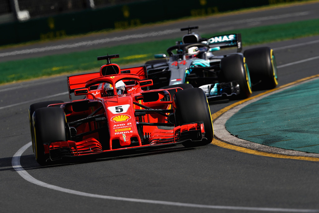 F1 - MEGLEPETÉS MELBOURNE-BEN: VETTEL KIÉNEKELTE A SAJTOT HAMILTON SZÁJÁBÓL