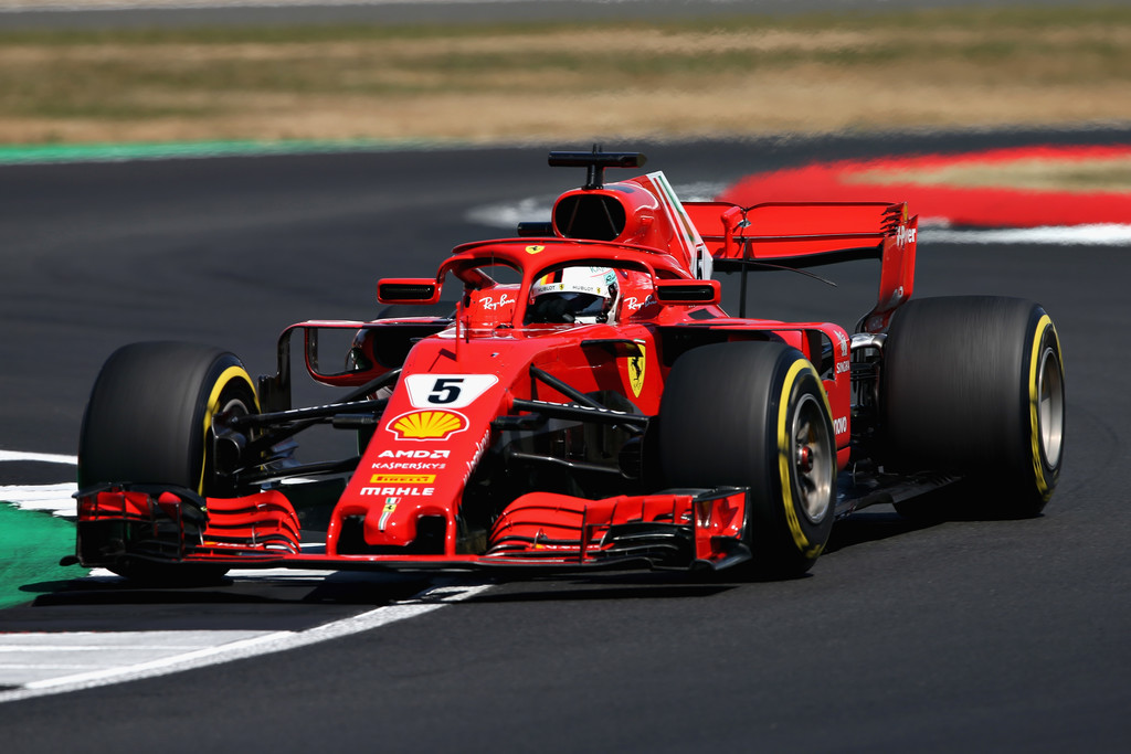 F1 - VETTEL AZ ÉV EGYIK LEGIZGALMASABB FUTAMÁT NYERTE SILVERSTONE-BAN