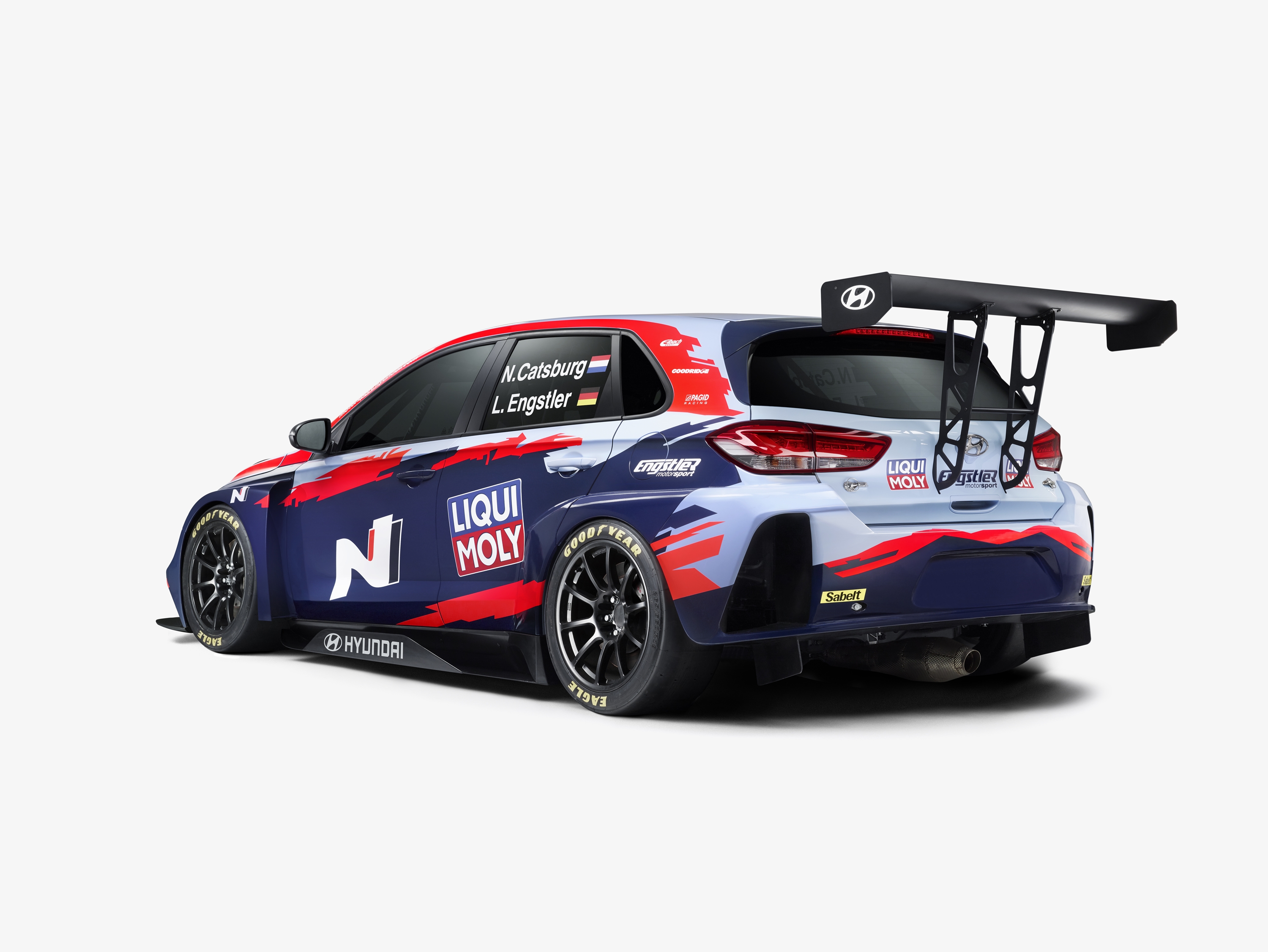 Nick Catsburg és Luca Engstler, vagyis az Engstler Hyundai N Liqui Moly Racing Team autóinak idei festése.<br /><br />Fotó: Hyundai Motorsport Press<br /><br />