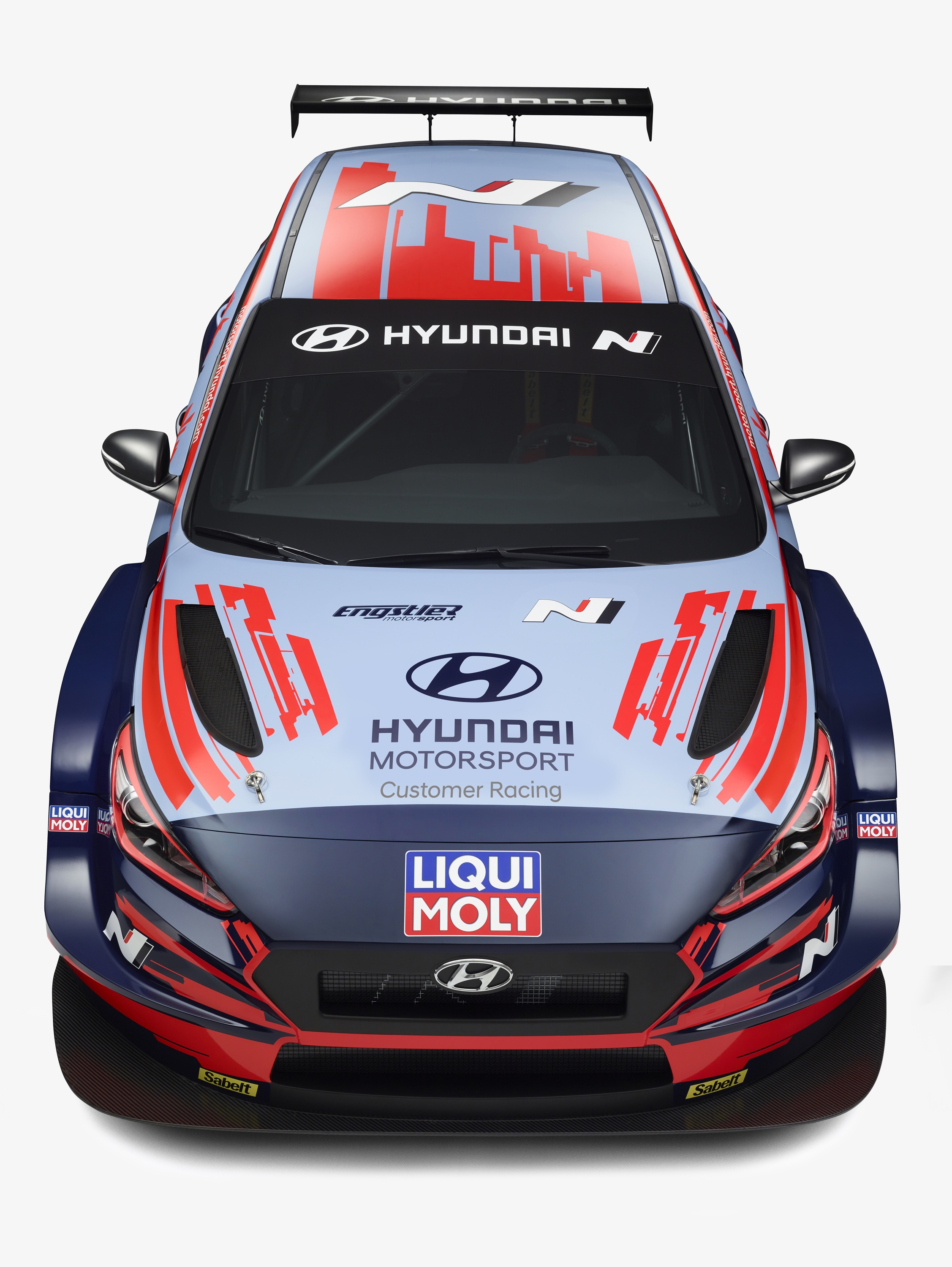 Nick Catsburg és Luca Engstler, vagyis az Engstler Hyundai N Liqui Moly Racing Team autóinak idei festése.<br /><br />Fotó: Hyundai Motorsport Press