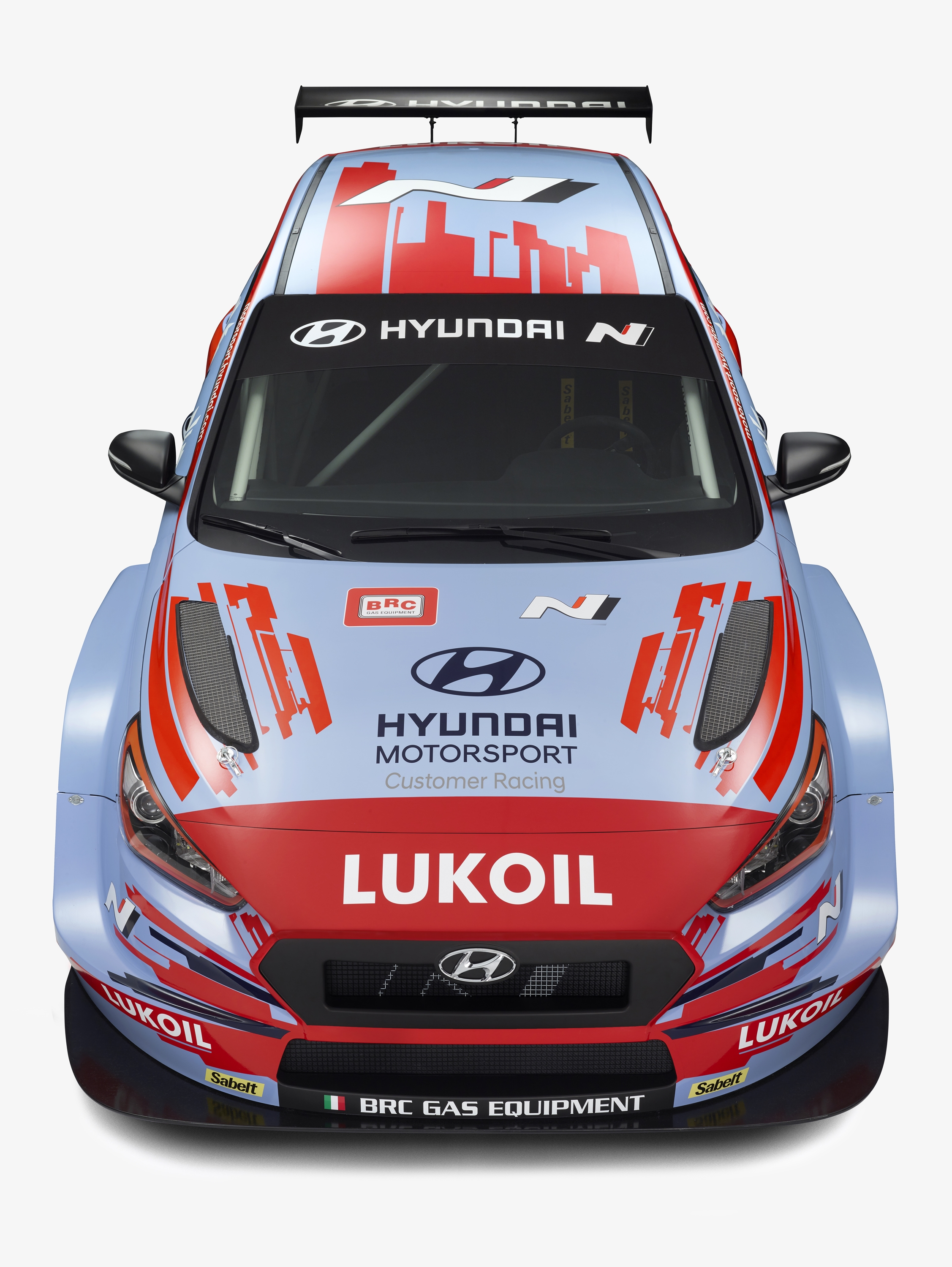 Michelisz Norbert és Gabriele Tarquini, vagyis a BRC Hyundai N LUKOIL Squadra Corse autóinak idei festése.<br /><br />Fotó: Hyundai Motorsport Press
